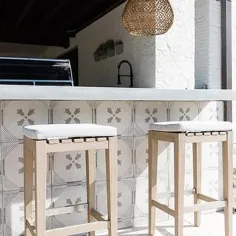کاشی های سیمانی خاکستری در آشپزخانه فضای باز - انتقالی - عرشه / پاسیو