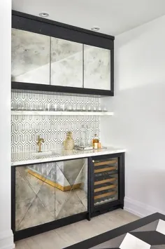 نوار مرطوب سیاه و سفید با کابینت های آینه کاری عتیقه - معاصر - آشپزخانه