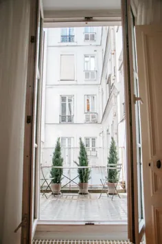 آپارتمان پاریسی Libby & Tim’s Natural & Glamorous