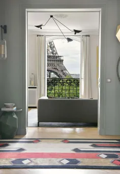 یک آپارتمان شیک پاریسی با منظره ای شگفت انگیز