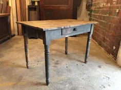 میز خانه عتیقه ، میز کار آشپزخانه ، خاکستری ابتدایی چوبی ، پاهای چرخان حدود اوایل دهه 1900