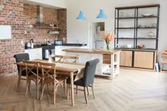10 آشپزخانه زرق و برق دار با کف چوبی
