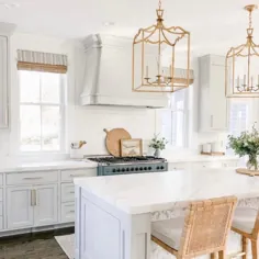 هایلی ووگت در اینستاگرام: «آشپزخانه رویایی شما چه چیزهایی باید داشته باشد؟  من عاشق پشت صحنه سفید کلاسیک و این آویزهای تزئینی هستم!  .  .  .  عکس:... ”