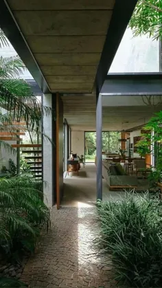 خانه مدرن ارگانیک پر از گیاهان