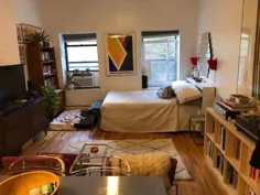 آپارتمان کوچک استودیویی دوست دخترم در بروکلین.  او در Reddit نیست اما من واقعاً به آنچه او انجام داده افتخار می کنم