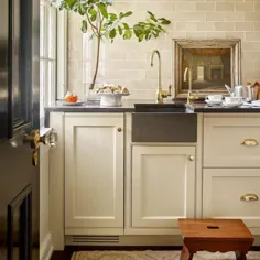 نینا نش لانگ در اینستاگرام: «چه کسی این روزها بیشتر وقت خود را در آشپزخانه می گذراند؟  این مجسمه کوچک با یک سنگ صابون یکپارچه بسیار مفید و کامل است ... "