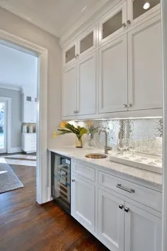 شربت خانه پیشخدمت سفید با کاشی مینی آجر فولادی ضد زنگ Backsplash - معاصر - آشپزخانه