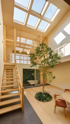 07BEACH یک خانه خانوادگی در کیوتو می سازد و یک درخت داخلی در مرکز آن رشد می کند