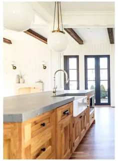 کابینت آشپزخانه از چوب طبیعی با میزهای بتونی