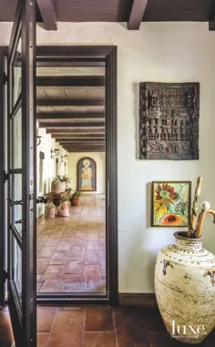 یک خانه استعماری اسپانیا یک تغییر بد بو می کند |  لوکس داخلی + طراحی