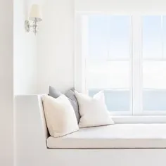 اتاق خواب مستر خاکستری سفید و پلاتینیوم با گوشه نشیمن پنجره - انتقالی - اتاق خواب