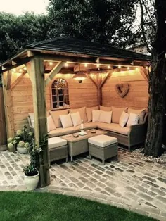 Selbst gemachter hölzerner Pavillon ، Kopfsteinpflaster ، Gartenbeleuchtung ، Gartensofa ، Sitzmö ...