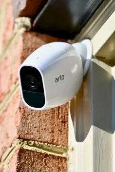 Arlo Pro 2 vs Arlo Ultra؟  بهترین دوربین امنیتی در سال 2021 کدام یک است؟