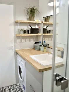 Ein weßßes Bad and DIY Holz Weg