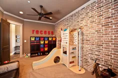 اتاق بازی سازمان یافته با دیوار آجری و سرسره - Decoist