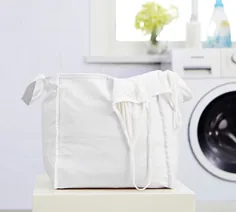 کیف لباسشویی White Dorm Room لباس دوشی Suprima® با لباس های کوچک باید از ملزومات کالج باشد