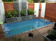 Una piscina pequeña en el patio trasero ، un gran capricho