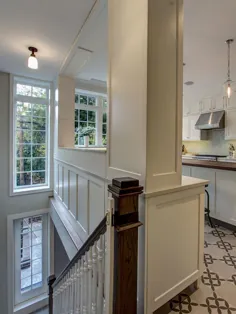 آشپزخانه گالی سنتی سفید باز ، جادار است