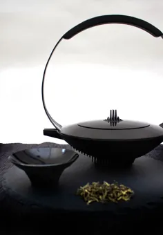 ین ین در مورد فرهنگ چای چینی از فلسفه برای شکل گیری مجموعه چای شناور تجدید نظر می کند