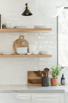 Woods and White - قفسه های باز - آشپزخانه