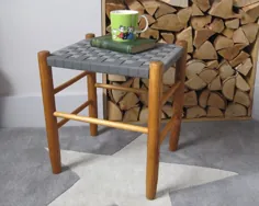 چهارپایه بلوط پرنعمت با صندلی نوار پنبه ای بافته شده خاکستری |  اتسی