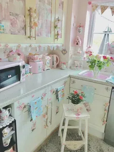 کابینت آشپزخانه نقاشی شده است