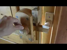 قفل درب چوبی در اردوگاه آموگلا