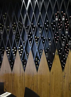ایده قفسه نوشیدنی - دیوار شرابی ساخته شده از قفسه های به شکل الماس