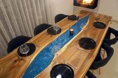 102 "Live Edge Dining Table River River in einem modernen rustikalen Finish mit schwarzen Stahlbeinen und blau Epoxid Harz Fluss / Live Rand Dine Tisch