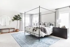 تخت خواب سایبان فلزی مشکی روی فرش پشمی آبی - انتقالی - اتاق خواب