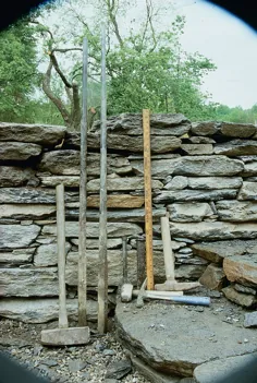 یک دیوار نگهدارنده سنگی روی هم جمع کنید - FineGardening