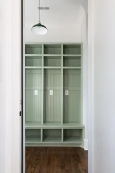 آویز انبار انبار سبز با کمدهای سبز Mudroom - انتقالی - اتاق لباسشویی