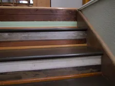 اصلاح پله های تقسیم شده با چوب نجات یافته / بازیافت شده