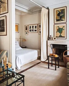 SAVED New York (savedny) در اینستاگرام ارسال کرد: «خانه طراح داخلی Alain Demachy در پاریس.  در اتاق نشیمن ، یک تختخواب در یک طاقی مخفی شده است که عکس های آن رابرت گرفته است ... »• 3 مارس 2021 ساعت 2:45 بعد از ظهر UTC