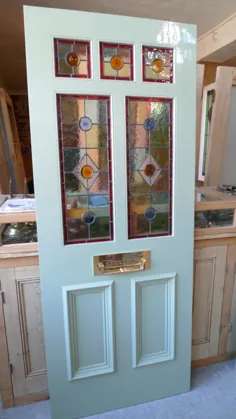 یک درب جلو شیشه ای رنگی ویکتوریایی شامل 3 تا 2 پانل لعاب