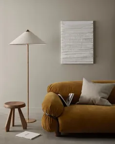 GUBI در اینستاگرام: چراغ طبقه 9602 با آباژور زیبا و مطبوع و ساقه پوشیده از چوب خیزران مشخص می شود که نشان دهنده محدودیت طراح است.