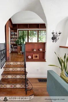 خانه سبک اسپانیایی با پله های جلویی کاشی