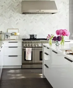 آشپزخانه کانون توجه: آشپزخانه ظریف و سفید ایکیا در تورنتو