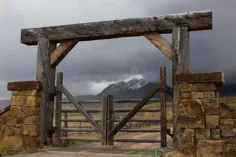کلرادو مرتع با دروازه چوبی Stock Stock - تصویر آرامش ، پانوراما: 18666119