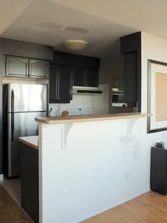 این نوسازی آشپزخانه روش صحیحی برای انجام سیاه و سفید در یک فضای کوچک است