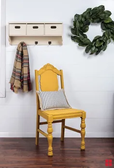 صندلی زرد رنگ شیر