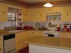 آشپزخانه زرد ، قرمز و سفید شاد ژانا - تحول 1،268 دلاری -