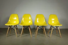 صندلی های ناهار خوری فایبرگلاس زرد با پایه های الوار