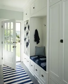 اتاق خلوص سفید با دونده راه راه سفید و آبی - انتقالی - اتاق لباسشویی