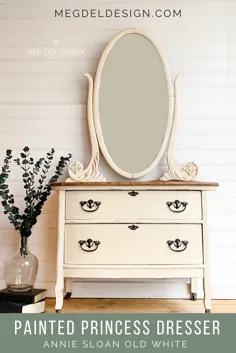 Oak Princess Dresser با رنگ سفید گچ Annie Sloan با رنگ سفید و واکس تیره و رنگ آمیزی شده است