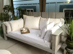 تختخواب در فضای باز ساخته شده از پالت و چوب اصلاح شده • 1001 پالت