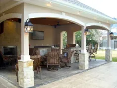 خانه استخر با آشپزخانه و شومینه در فضای باز در سرو - پاسیوهای سفارشی تگزاس