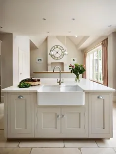 رنگ های سفید و خامه ای آشپزخانه ، آخرین روند در فضای داخلی مدرن
