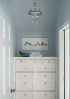 گوشه اتاق خواب آبی با سفید ساخته شده در کمد - انتقالی - اتاق خواب