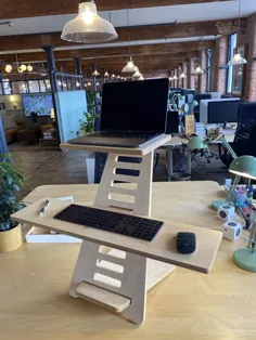میز ایستاده هارمونی - میز ایستاده لپ تاپ که در توکیو طراحی شده است